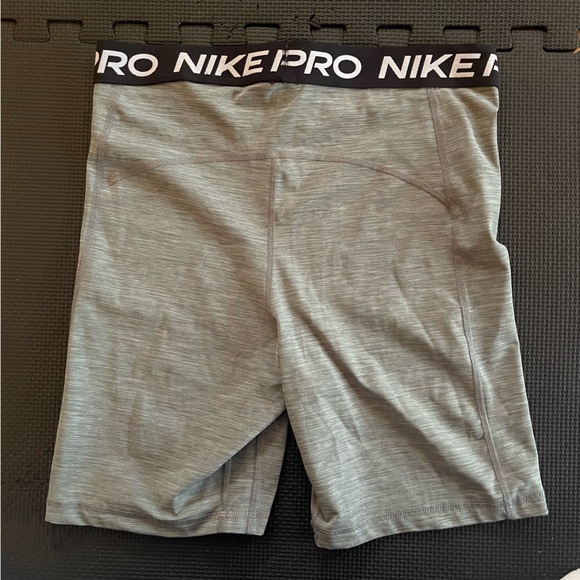 Women’s spandex shorts - Picture 2 of 3